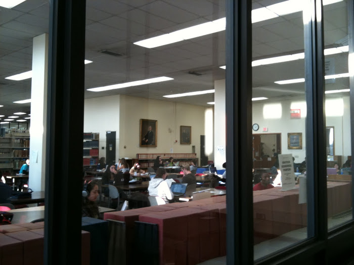大学の図書館