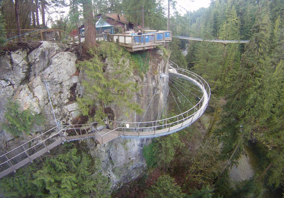 キャピラノ吊り橋03