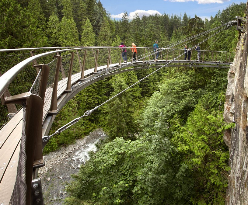 キャピラノ吊り橋02