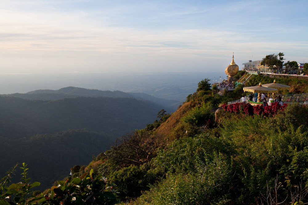 Kyaiktiyo Pagoda (Golden Rock)